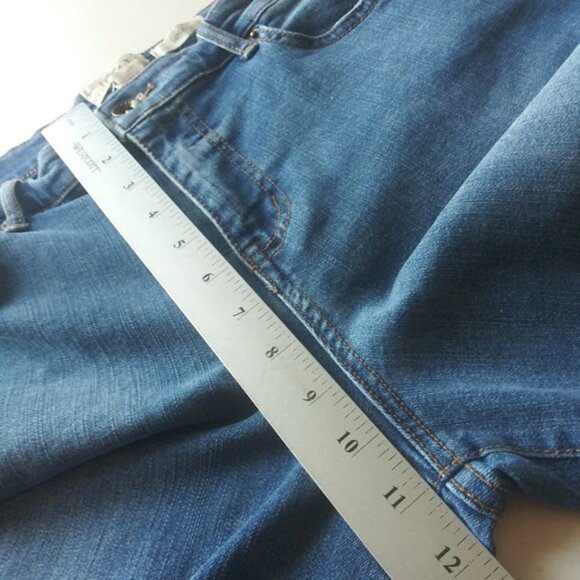 Logo by Lori Goldstein women's size 12P Taper Capri Jeans - Picture 10 of 16